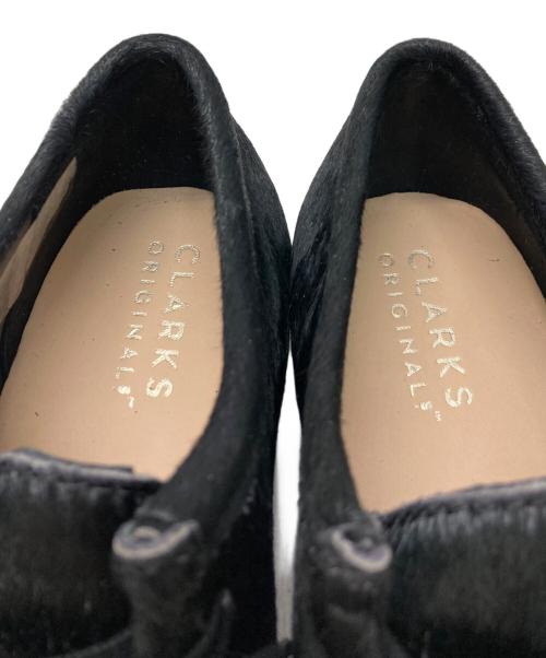 CLARKS（クラークス）CLARKS (クラークス) ワラビー ブラックヘアーオン ブラック サイズ:27 未使用品の古着・服飾アイテム