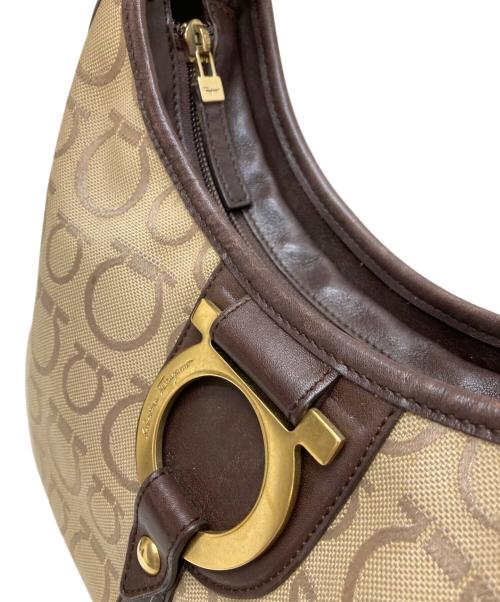 Salvatore Ferragamo（サルヴァトーレ フェラガモ）Salvatore Ferragamo (サルヴァトーレ フェラガモ) ガンチーニワンショルダーバッグ ベージュの古着・服飾アイテム