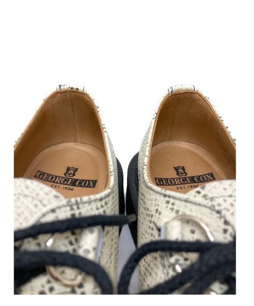GEORGE COX（ジョージコックス）GEORGE COX (ジョージコックス) ROCK SHOES COMPANY レザーソールレザーシューズ アイボリー×ブラック サイズ:8の古着・服飾アイテム