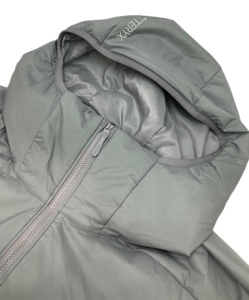 ARC'TERYX（アークテリクス）ARC'TERYX (アークテリクス) ATOM HOODY グレー サイズ:Mの古着・服飾アイテム
