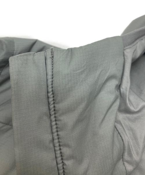 ARC'TERYX（アークテリクス）ARC'TERYX (アークテリクス) ATOM HOODY グレー サイズ:Mの古着・服飾アイテム