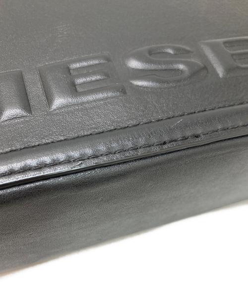 DIESEL（ディーゼル）DIESEL (ディーゼル) エンボスロゴ ショルダーバッグ ブラックの古着・服飾アイテム