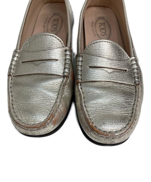 TOD'S（トッズ）TOD'S (トッズ) コインローファー ゴールド サイズ:37の古着・服飾アイテム