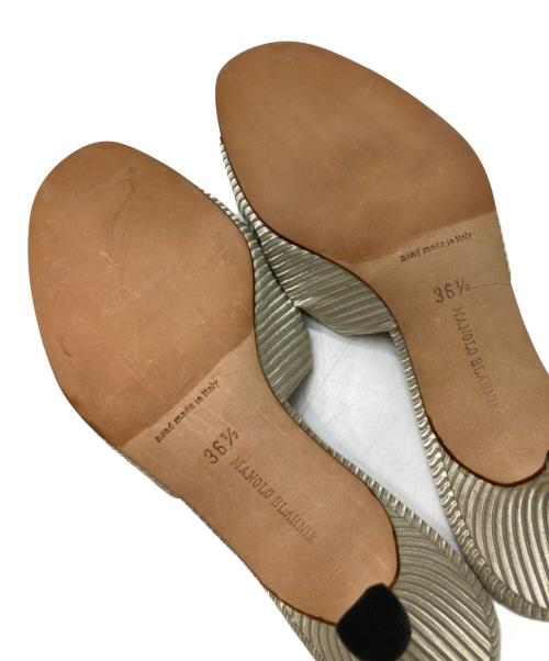 Manolo Blahnik（マノロブラニク）Manolo Blahnik (マノロブラニク) ミュールサンダル ゴールド サイズ:36 1/2の古着・服飾アイテム