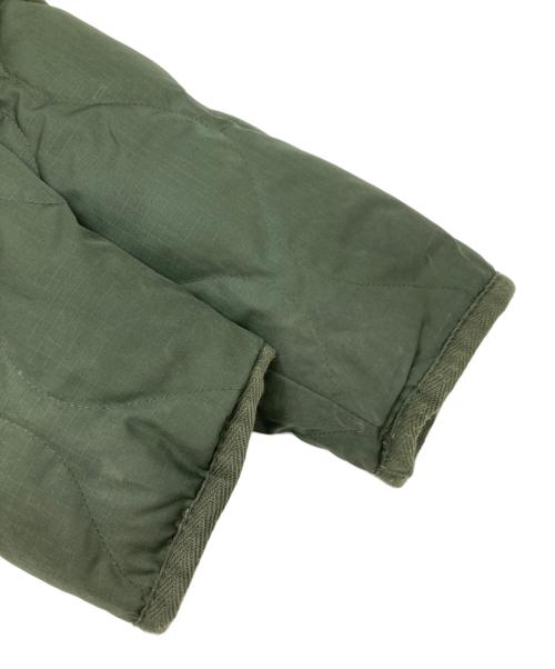 TAION（タイオン）TAION (タイオン) ミリタリー リバーシブル クルーネック ダウンジャケット ベージュ×グリーン サイズ:ASIA Sの古着・服飾アイテム