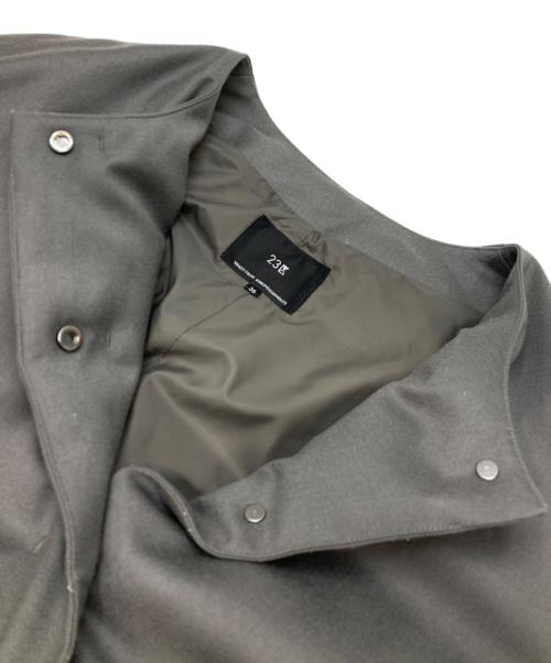 23区（ニジュウサンク）23区 (ニジュウサンク) ノーカラーダウンジャケット グレー サイズ:36の古着・服飾アイテム