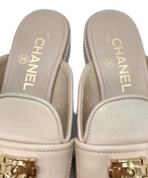 CHANEL（シャネル）CHANEL (シャネル) マトラッセ ミュール サンダル ベージュ サイズ:35 1/2Cの古着・服飾アイテム