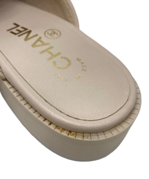 CHANEL（シャネル）CHANEL (シャネル) マトラッセ ミュール サンダル ベージュ サイズ:35 1/2Cの古着・服飾アイテム