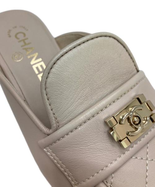 CHANEL（シャネル）CHANEL (シャネル) マトラッセ ミュール サンダル ベージュ サイズ:35 1/2Cの古着・服飾アイテム