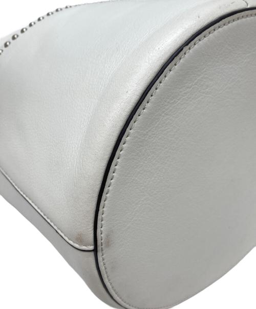 J&M DAVIDSON（ジェイ＆エム デヴィッドソン）J&M DAVIDSON (ジェイ＆エム デヴィッドソン) ミニデイジー スタッズ ハンドバッグ ホワイトの古着・服飾アイテム