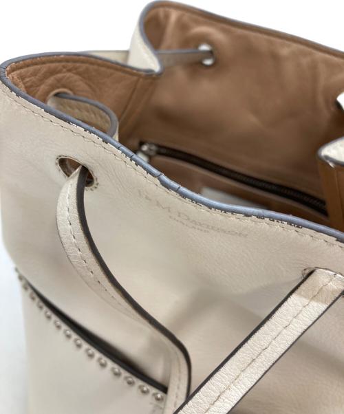 J&M DAVIDSON（ジェイ＆エム デヴィッドソン）J&M DAVIDSON (ジェイ＆エム デヴィッドソン) ミニデイジー スタッズ ハンドバッグ ホワイトの古着・服飾アイテム