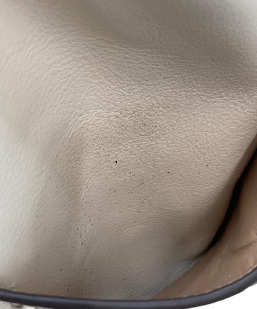 J&M DAVIDSON（ジェイ＆エム デヴィッドソン）J&M DAVIDSON (ジェイ＆エム デヴィッドソン) ミニデイジー スタッズ ハンドバッグ ホワイトの古着・服飾アイテム