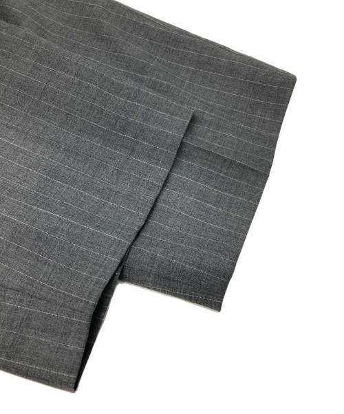 STEVEN ALAN（スティーブンアラン）STEVEN ALAN (スティーブンアラン) トロピカル ピンストライプ インツープリーツ ドレス トラウザーズ グレー サイズ:XLの古着・服飾アイテム