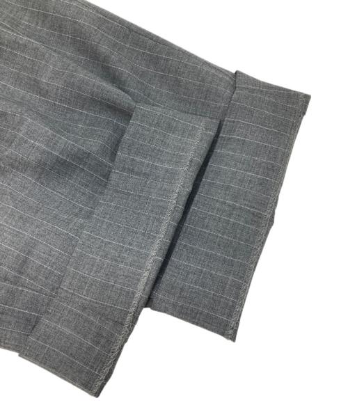 STEVEN ALAN（スティーブンアラン）STEVEN ALAN (スティーブンアラン) トロピカル ピンストライプ インツープリーツ ドレス トラウザーズ グレー サイズ:XLの古着・服飾アイテム