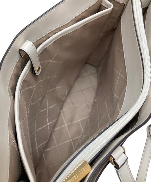 MICHAEL KORS（マイケル・コース）MICHAEL KORS (マイケル・コース) ハンドバッグ ベージュの古着・服飾アイテム
