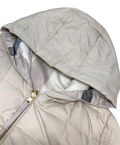 BLUE LABEL CRESTBRIDGE（ブルーレーベルクレストブリッジ）BLUE LABEL CRESTBRIDGE (ブルーレーベルクレストブリッジ) リバーシブルダウンジャケット ベージュ サイズ:40の古着・服飾アイテム