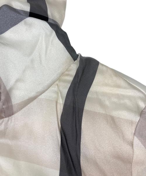 BLUE LABEL CRESTBRIDGE（ブルーレーベルクレストブリッジ）BLUE LABEL CRESTBRIDGE (ブルーレーベルクレストブリッジ) リバーシブルダウンジャケット ベージュ サイズ:40の古着・服飾アイテム