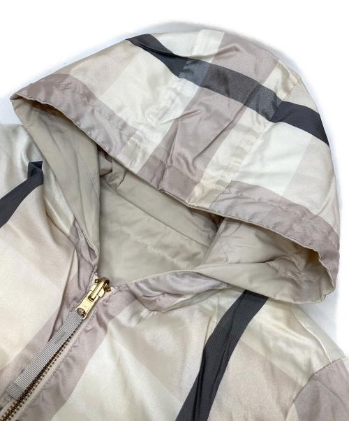 BLUE LABEL CRESTBRIDGE（ブルーレーベルクレストブリッジ）BLUE LABEL CRESTBRIDGE (ブルーレーベルクレストブリッジ) リバーシブルダウンジャケット ベージュ サイズ:40の古着・服飾アイテム