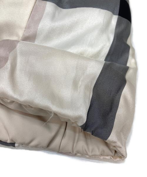 BLUE LABEL CRESTBRIDGE（ブルーレーベルクレストブリッジ）BLUE LABEL CRESTBRIDGE (ブルーレーベルクレストブリッジ) リバーシブルダウンジャケット ベージュ サイズ:40の古着・服飾アイテム