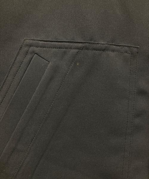 UNIversal FORM（ユニバーサルフォルム）UNIversal FORM (ユニバーサルフォルム) UTILITY 2WAY POCKET SHOP COAT ブラック サイズ:Mの古着・服飾アイテム