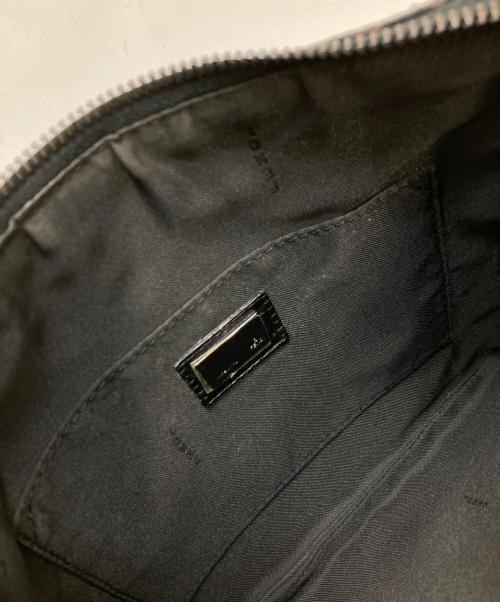 FENDI（フェンディ）FENDI (フェンディ) ロゴショルダーバッグ ブラウンの古着・服飾アイテム