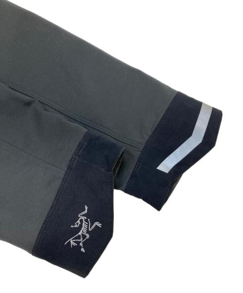 ARC'TERYX（アークテリクス）ARC'TERYX (アークテリクス) A2B Commuter’ Jacket チャコールグレー サイズ:Lの古着・服飾アイテム
