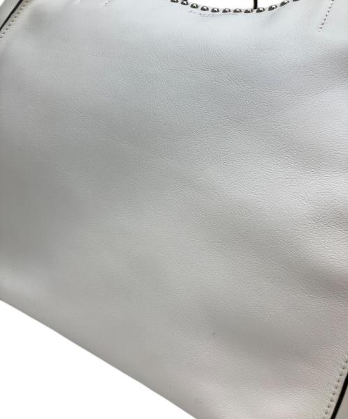 J&M DAVIDSON（ジェイ＆エム デヴィッドソン）J&M DAVIDSON (ジェイ＆エム デヴィッドソン) スタッズトートバッグ ホワイトの古着・服飾アイテム