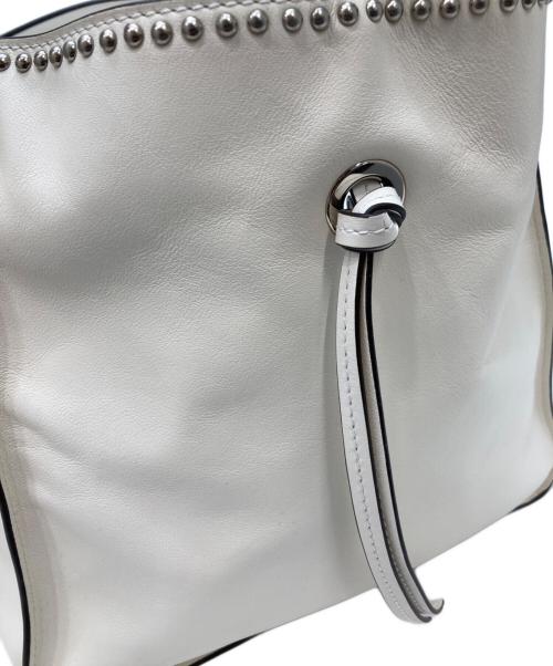 J&M DAVIDSON（ジェイ＆エム デヴィッドソン）J&M DAVIDSON (ジェイ＆エム デヴィッドソン) スタッズトートバッグ ホワイトの古着・服飾アイテム