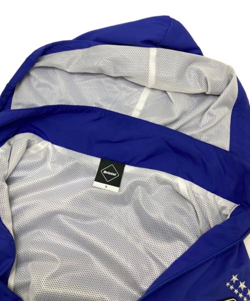 F.C.R.B.（エフシーレアルブリストル）F.C.R.B. (エフシーレアルブリストル) PACKABLE STAND COLLAR JACKET ブルー サイズ:Sの古着・服飾アイテム