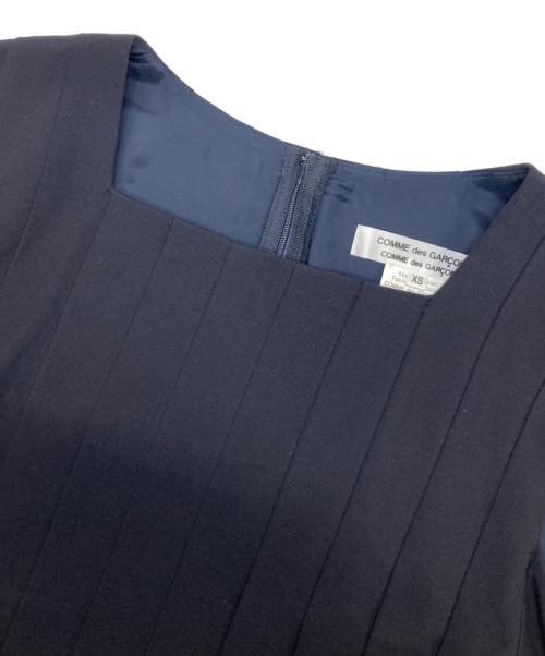 COMME des GARCONS COMME des GARCONS（コムデギャルソン コムデギャルソン）COMME des GARCONS COMME des GARCONS (コムデギャルソン コムデギャルソン) プリーツ レイヤード ノースリーブワンピース ネイビー サイズ:XSの古着・服飾アイテム