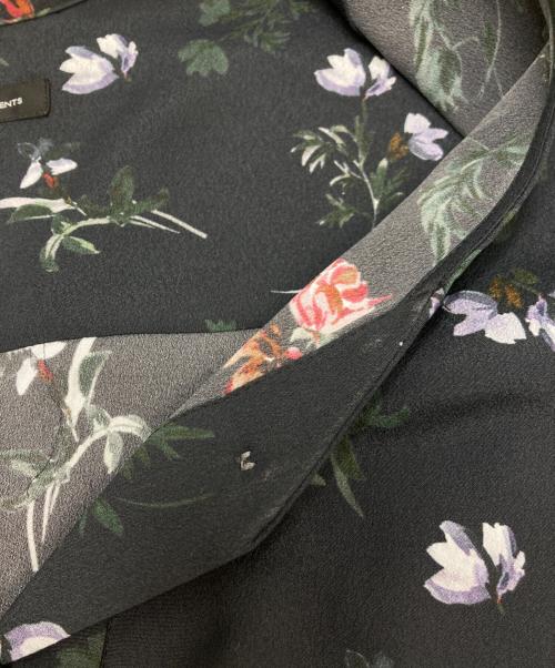 23区（ニジュウサンク）23区 (ニジュウサンク) mi-mollet (ミモレ) コラボ花柄ボウタイシャツワンピース グレー サイズ:38の古着・服飾アイテム