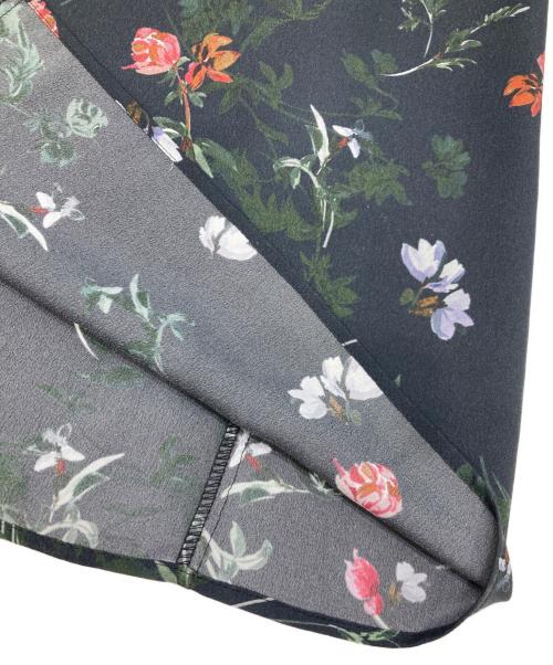 23区（ニジュウサンク）23区 (ニジュウサンク) mi-mollet (ミモレ) コラボ花柄ボウタイシャツワンピース グレー サイズ:38の古着・服飾アイテム