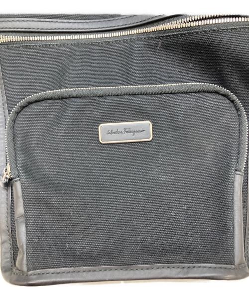 Salvatore Ferragamo（サルヴァトーレ フェラガモ）Salvatore Ferragamo (サルヴァトーレ フェラガモ) レザーキャンパスショルダーバッグ ブラックの古着・服飾アイテム
