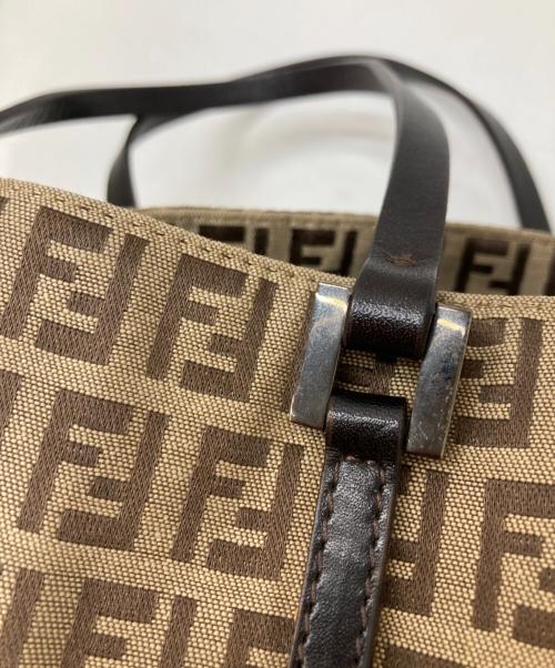 FENDI（フェンディ）FENDI (フェンディ) ズッカ柄キャンパスハンドバッグ ベージュの古着・服飾アイテム