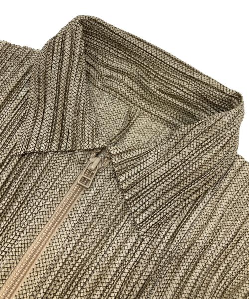 PLEATS PLEASE（プリーツプリーズ）PLEATS PLEASE (プリーツプリーズ) プリーツジップシャツ ベージュ サイズ:4の古着・服飾アイテム