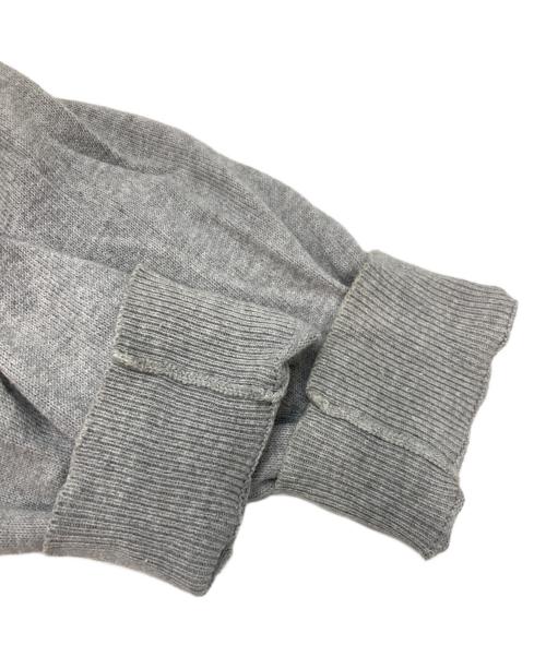 Maison Margiela 14（メゾンマルジェラ 14）Maison Margiela 14 (メゾンマルジェラ 14) エルボーパッチVネックニット グレー サイズ:Mの古着・服飾アイテム