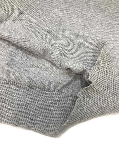 Maison Margiela 14（メゾンマルジェラ 14）Maison Margiela 14 (メゾンマルジェラ 14) エルボーパッチVネックニット グレー サイズ:Mの古着・服飾アイテム