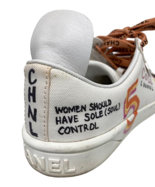 CHANEL（シャネル）CHANEL (シャネル) Pharrell Williams スニーカー ホワイト サイズ:37の古着・服飾アイテム