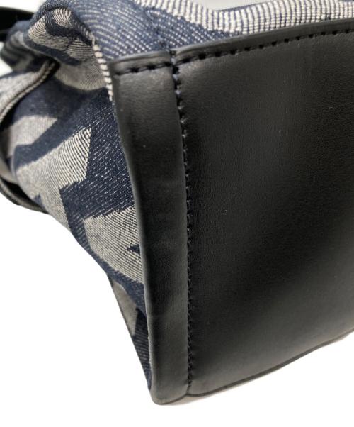 MARC JACOBS（マークジェイコブズ）MARC JACOBS (マークジェイコブズ) デニムモノグラム柄2WAYトートバッグ インディゴの古着・服飾アイテム