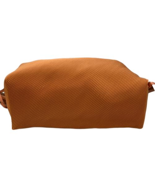 HOMME PLISSE ISSEY MIYAKE（オム プリッセ イッセイ ミヤケ）HOMME PLISSE ISSEY MIYAKE (オム プリッセ イッセイ ミヤケ) PLEATS TRAVEL BAG マナローラブリックブラウンの古着・服飾アイテム