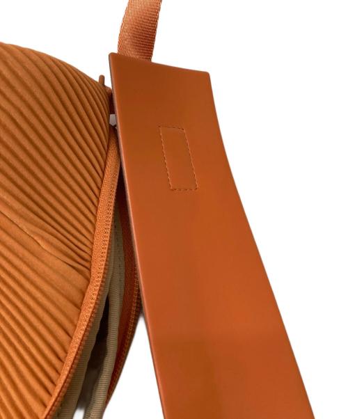 HOMME PLISSE ISSEY MIYAKE（オム プリッセ イッセイ ミヤケ）HOMME PLISSE ISSEY MIYAKE (オム プリッセ イッセイ ミヤケ) PLEATS TRAVEL BAG マナローラブリックブラウンの古着・服飾アイテム