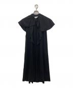 ENFOLDエンフォルド）の古着「CAPE−SLEEVE DRESS」｜ブラック