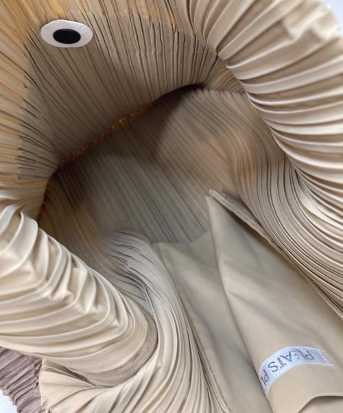 PLEATS PLEASE（プリーツプリーズ）PLEATS PLEASE (プリーツプリーズ) 2WAYプリーツバッグ ベージュの古着・服飾アイテム