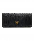 PRADAプラダ）の古着「ギャザーウォレット」｜ブラック