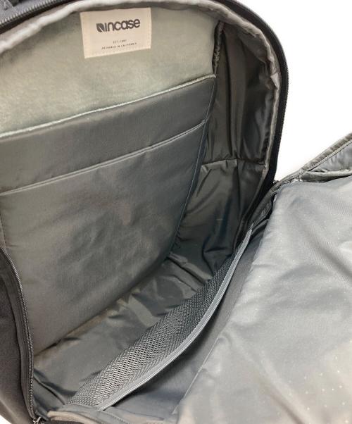 Incase（インケース）Incase (インケース) City Compact Backpack ブラックの古着・服飾アイテム