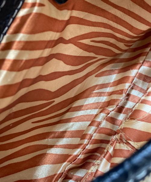 GUESS（ゲス）GUESS (ゲス) 00s型押しワンショルダーバッグ ベージュの古着・服飾アイテム