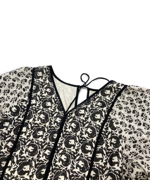 ne quittez pas（ヌキテパ）ne quittez pas (ヌキテパ) コットンジャガードコンビプリントギャザードレス ホワイト×ブラック サイズ:Mの古着・服飾アイテム