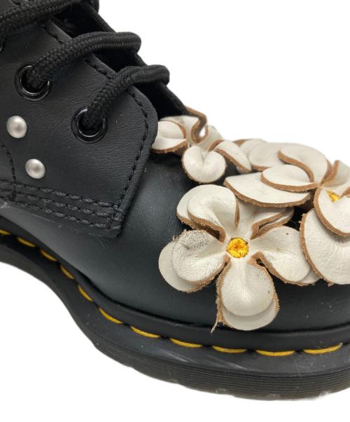 Dr.Martens（ドクターマーチン）Dr.Martens (ドクターマーチン) フラーワーアップリケ8ホールブーツ ブラック サイズ:UK4の古着・服飾アイテム