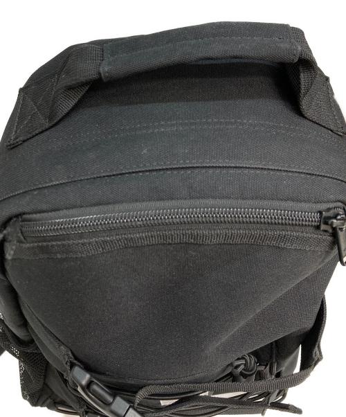 Carhartt WIP（カーハート ワーク イン プログレス）Carhartt WIP (カーハート ワーク イン プログレス) キックフリップバックパック ブラックの古着・服飾アイテム