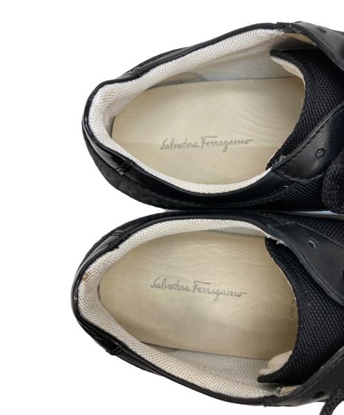 Salvatore Ferragamo（サルヴァトーレ フェラガモ）Salvatore Ferragamo (サルヴァトーレ フェラガモ) エナメルカーフレザースニーカー ブラック サイズ:8の古着・服飾アイテム